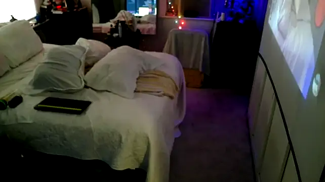 Snapshot of Luv2SuckBWC92 chatting on October 16, 2:03 pm Luv2SuckBWC92 online show from October 16, 2:03 pm