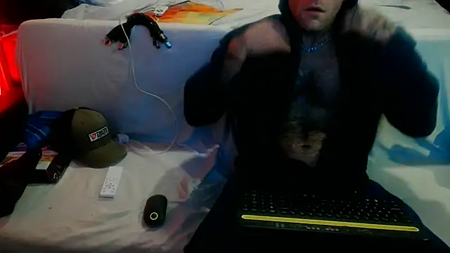 Snapshot of Luv2SuckBWC92 chatting on September 16, 5:41 am Luv2SuckBWC92 online show from September 16, 5:41 am