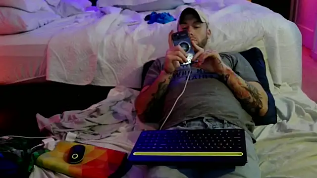 Snapshot of Luv2SuckBWC92 chatting on October 2, 7:12 am Luv2SuckBWC92 online show from October 2, 7:12 am