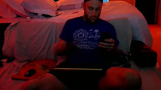 Snapshot of Luv2SuckBWC92 chatting on October 6, 4:24 am Luv2SuckBWC92 online show from October 6, 4:24 am