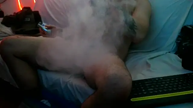 Snapshot of Luv2SuckBWC92 chatting on October 21, 3:00 pm Luv2SuckBWC92 online show from October 21, 3:00 pm