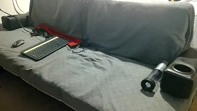 Snapshot of Luv2SuckBWC92 chatting on November 20, 4:24 am Luv2SuckBWC92 online show from November 20, 4:24 am