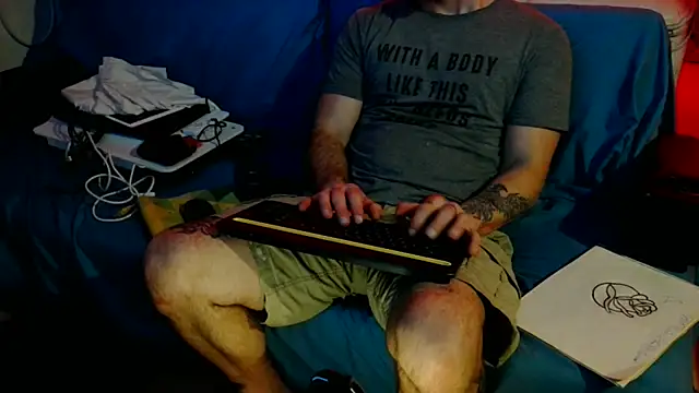 Snapshot of Luv2SuckBWC92 chatting on October 13, 4:14 am Luv2SuckBWC92 online show from October 13, 4:14 am