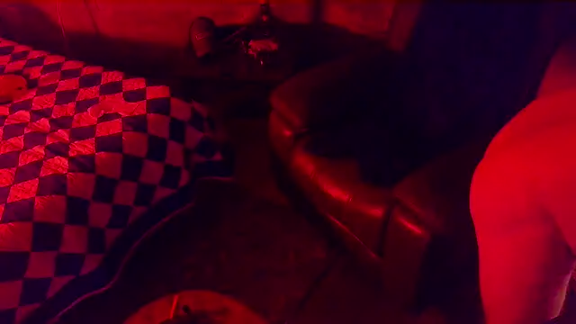 Snapshot of Luv2SuckBWC92 chatting on December 15, 2:28 am Luv2SuckBWC92 online show from December 15, 2:28 am