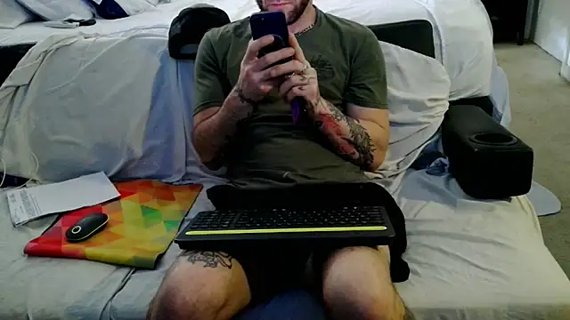 Snapshot of Luv2SuckBWC92 chatting on October 6, 9:04 pm Luv2SuckBWC92 online show from October 6, 9:04 pm