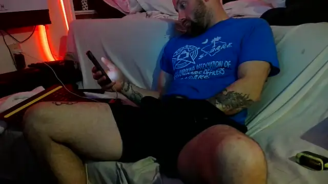 Snapshot of Luv2SuckBWC92 chatting on November 14, 11:36 am Luv2SuckBWC92 online show from November 14, 11:36 am