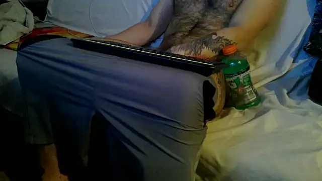 Snapshot of Luv2SuckBWC92 chatting on October 20, 10:43 pm Luv2SuckBWC92 online show from October 20, 10:43 pm