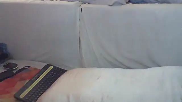 Snapshot of Luv2SuckBWC92 chatting on September 15, 5:02 pm Luv2SuckBWC92 online show from September 15, 5:02 pm