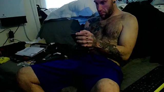 Snapshot of Luv2SuckBWC92 chatting on December 5, 4:05 pm Luv2SuckBWC92 online show from December 5, 4:05 pm