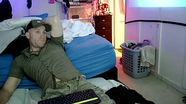 Snapshot of Luv2SuckBWC92 chatting on September 23, 2:07 am Luv2SuckBWC92 online show from September 23, 2:07 am