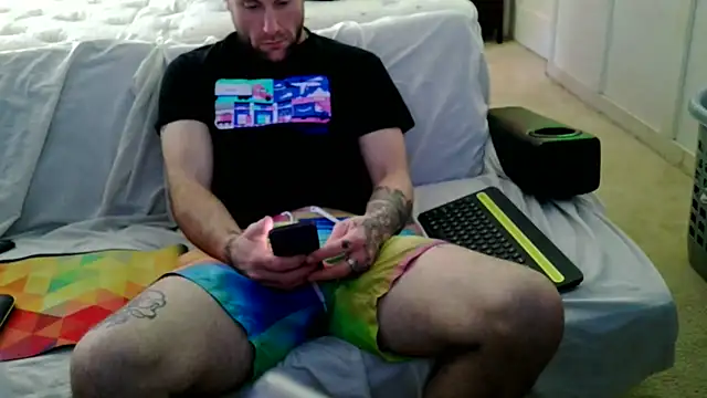 Snapshot of Luv2SuckBWC92 chatting on October 3, 4:52 pm Luv2SuckBWC92 online show from October 3, 4:52 pm