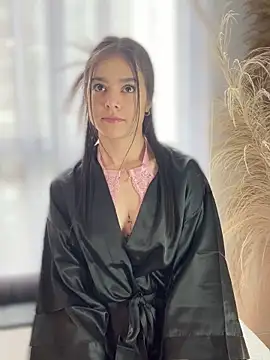 Sofi Leal online show from November 5, 12:08 pm