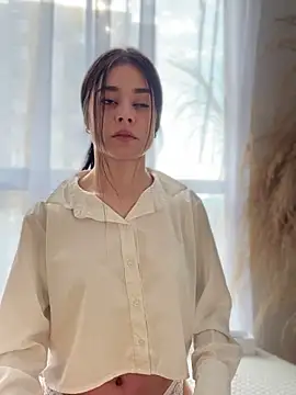 Sofi Leal online show from November 29, 1:00 pm