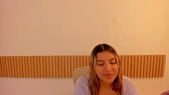 Snapshot of OliviaSweett chatting on July 15, 6:37 pm OliviaSweett online show from July 15, 6:37 pm