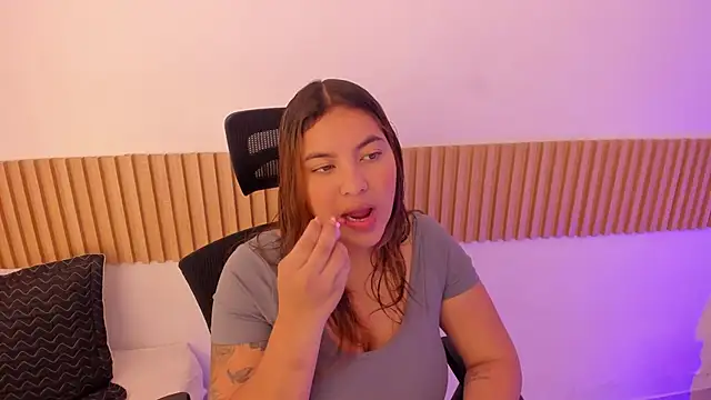 OliviaSweett online show from October 30, 7:00 pm