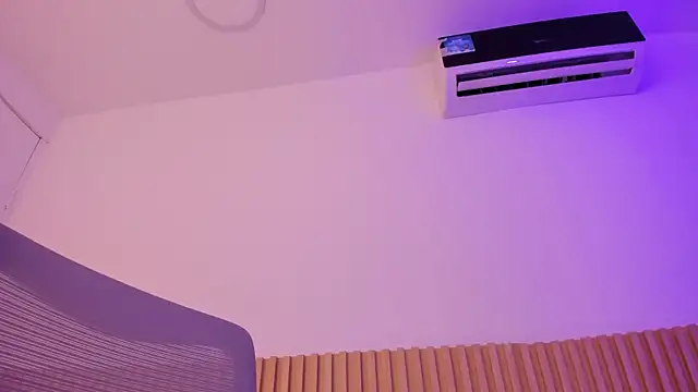 OliviaSweett online show from February 8, 7:00 pm