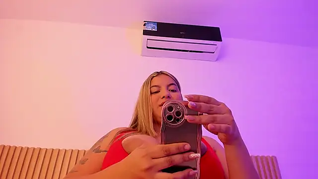 OliviaSweett online show from January 6, 7:07 pm