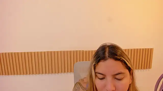 Snapshot of OliviaSweett chatting on June 6, 3:06 pm OliviaSweett online show from June 6, 3:06 pm