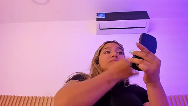 OliviaSweett online show from March 27, 7:04 pm