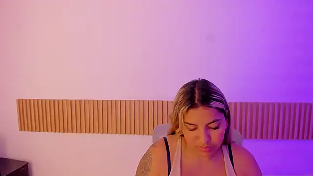 OliviaSweett online show from April 4, 7:20 pm