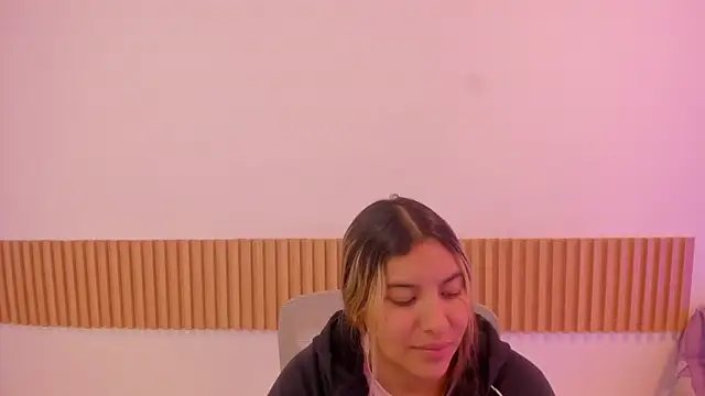 Snapshot of OliviaSweett chatting on July 20, 8:22 pm OliviaSweett online show from July 20, 8:22 pm