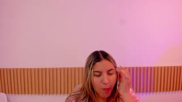 OliviaSweett online show from April 29, 7:09 pm