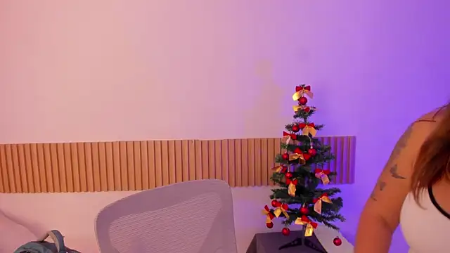 OliviaSweett online show from December 14, 7:08 pm