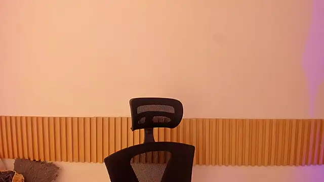 OliviaSweett online show from November 9, 6:45 pm