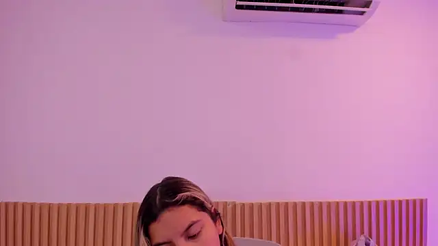 Snapshot of OliviaSweett chatting on June 27, 7:42 pm OliviaSweett online show from June 27, 7:42 pm