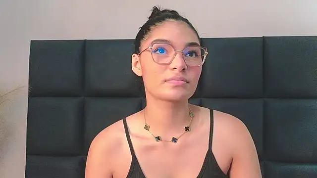 LunaAspen  online show from April 8, 5:58 pm