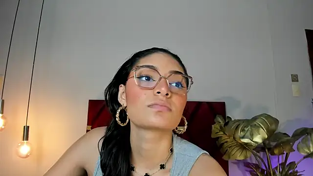 Snapshot of LunaAspen_ chatting on February 25, 5:46 pm LunaAspen online show from February 25, 5:46 pm