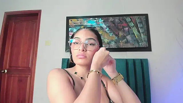 Snapshot of LunaAspen_ chatting on November 8, 5:49 pm LunaAspen online show from November 8, 5:49 pm