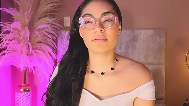 LunaAspen  online show from April 3, 5:52 pm