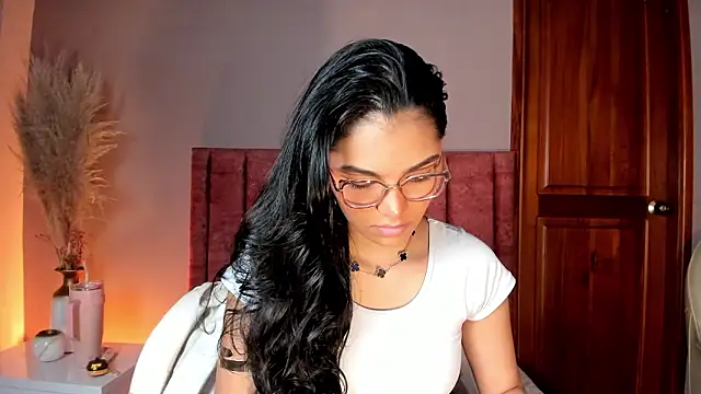 LunaAspen  online show from March 21, 5:50 pm