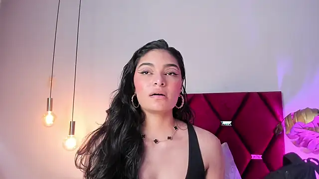 Snapshot of LunaAspen_ chatting on February 10, 6:07 pm LunaAspen online show from February 10, 6:07 pm