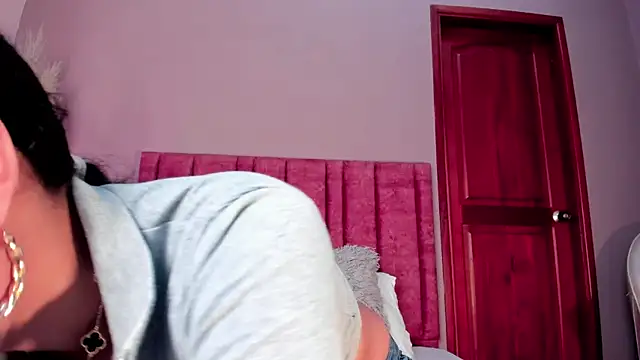 Snapshot of LunaAspen_ chatting on December 22, 2:39 pm LunaAspen online show from December 22, 2:39 pm