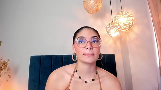 Snapshot of LunaAspen_ chatting on February 27, 6:30 pm LunaAspen online show from February 27, 6:30 pm