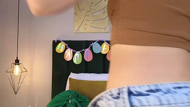 LunaAspen  online show from April 1, 6:05 pm