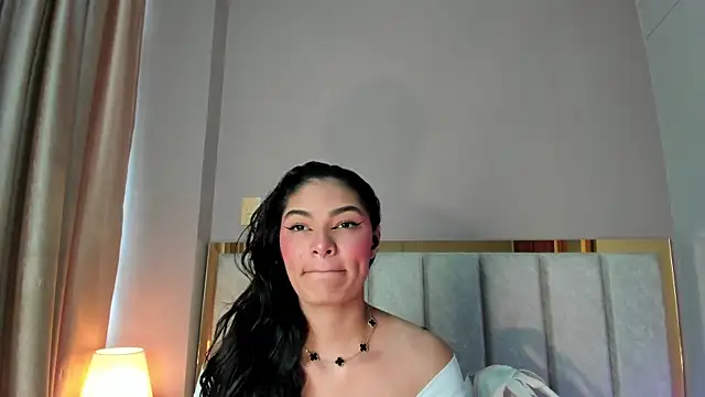 Snapshot of LunaAspen_ chatting on February 12, 5:56 pm LunaAspen online show from February 12, 5:56 pm