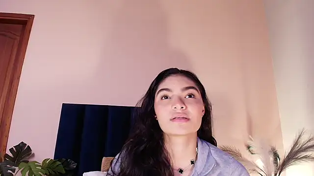 Snapshot of LunaAspen_ chatting on May 7, 6:00 pm LunaAspen online show from May 7, 6:00 pm