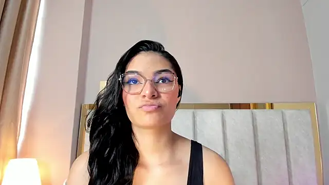 Snapshot of LunaAspen_ chatting on February 24, 6:09 pm LunaAspen online show from February 24, 6:09 pm