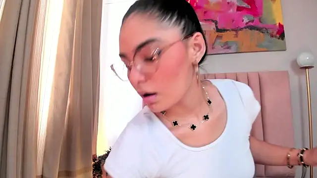 LunaAspen  online show from April 15, 6:12 pm