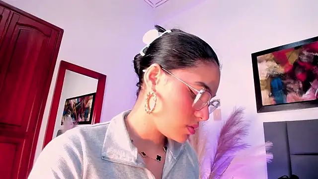 Snapshot of LunaAspen_ chatting on February 16, 5:55 pm LunaAspen online show from February 16, 5:55 pm