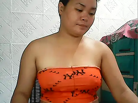 Snapshot of CreamyPussy4uxx chatting on April 28, 2:38 am CreamyPussy4uxx online show from April 28, 2:38 am