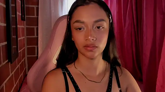 MelanyOconner online show from April 8, 5:14 pm