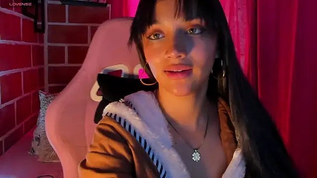 MelanyOconner online show from October 28, 4:39 pm