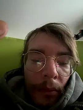 Snapshot of Hungboxer69 chatting on October 24, 12:09 am Hungboxer69 online show from October 24, 12:09 am