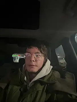 Snapshot of Hungboxer69 chatting on November 6, 5:33 am Hungboxer69 online show from November 6, 5:33 am