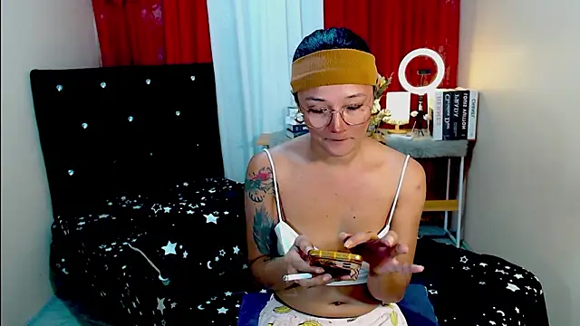 fantasticsophia69 online show from January 17, 8:07 am