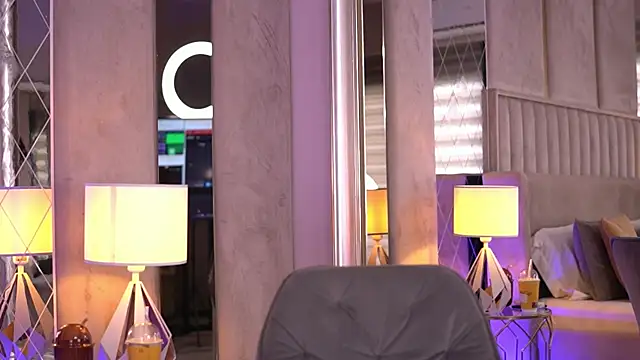 Snapshot of FrancescaDante chatting on September 30, 6:19 am FrancescaDante online show from September 30, 6:19 am